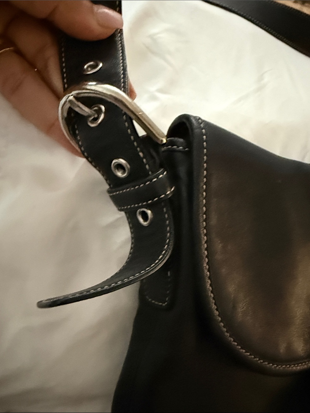 COACH ViNTAGE 2004 Black SOHoLeather crossbody buckle flat hobo bag N D04S-9480 - Picture 3 of 9